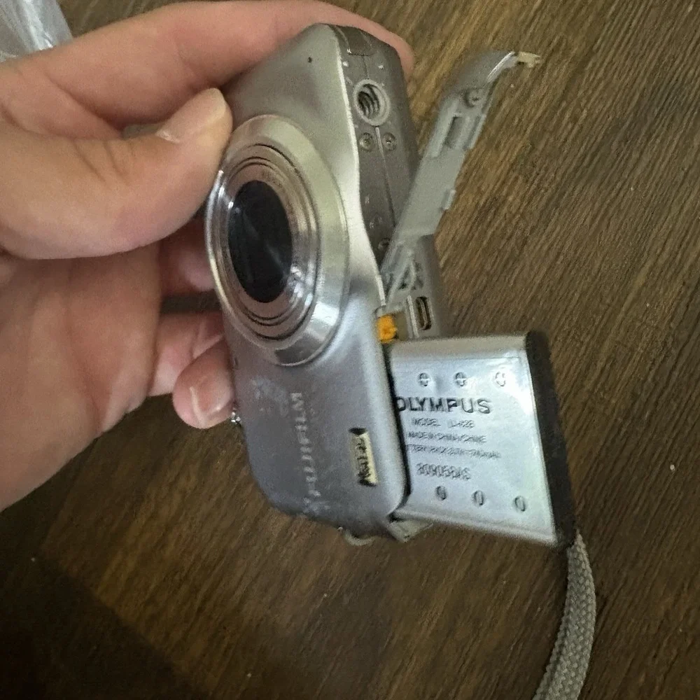 Fujifilm FinePix JX250 Digital Camera 14MP  5X Wide Untested